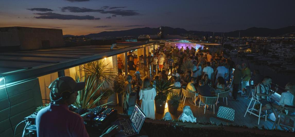 Cn1-Zona Chic Club Nautico, Clima, 5 Minutos Andando De La Playa, Centro, Restaurantes Apartment เอมปูเรียบราบา ภายนอก รูปภาพ